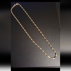 Gold vintage twist neckalge